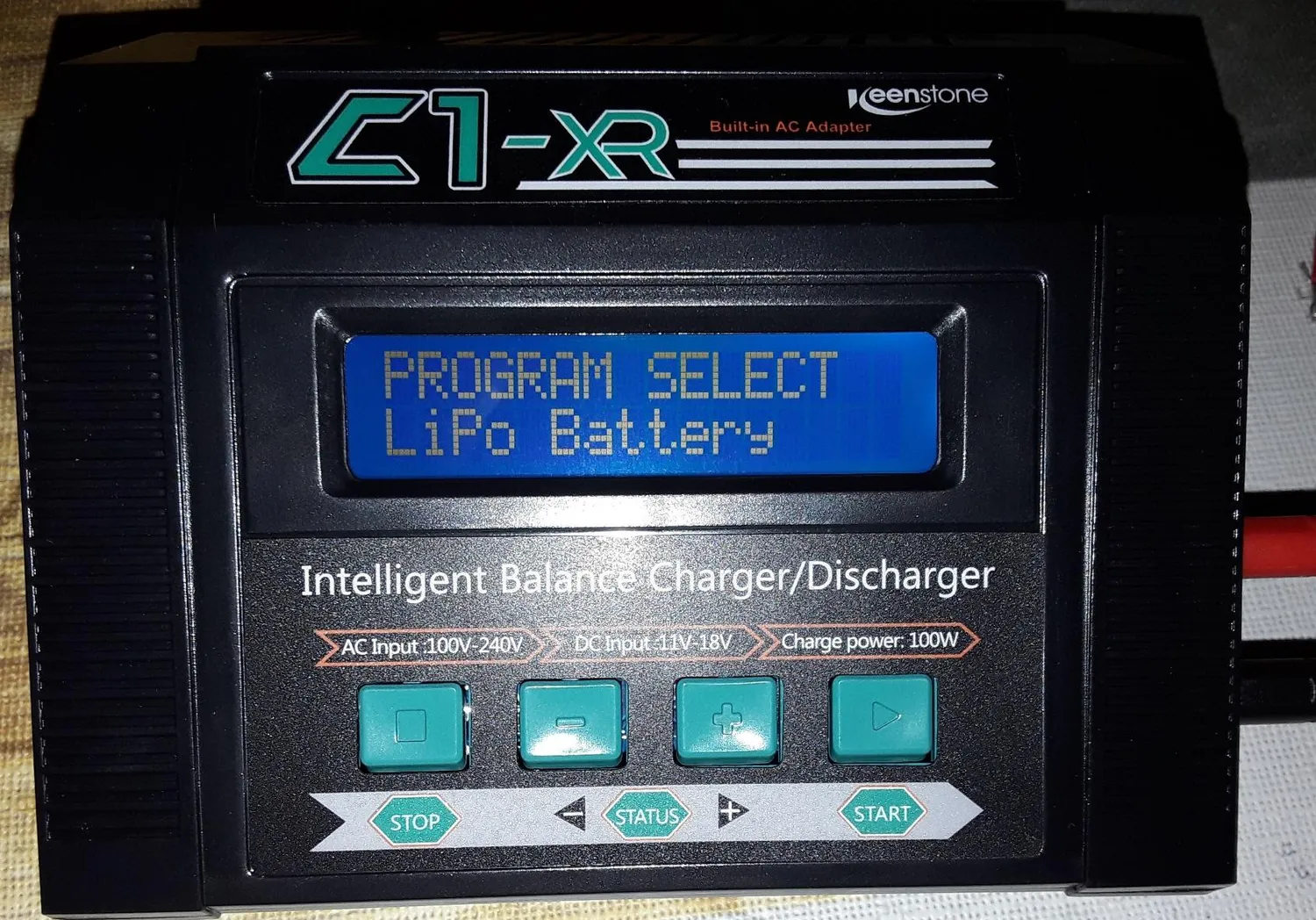 Keenstone chargeur LiPo 100 W 10 A avec déchargeur et connecteurs