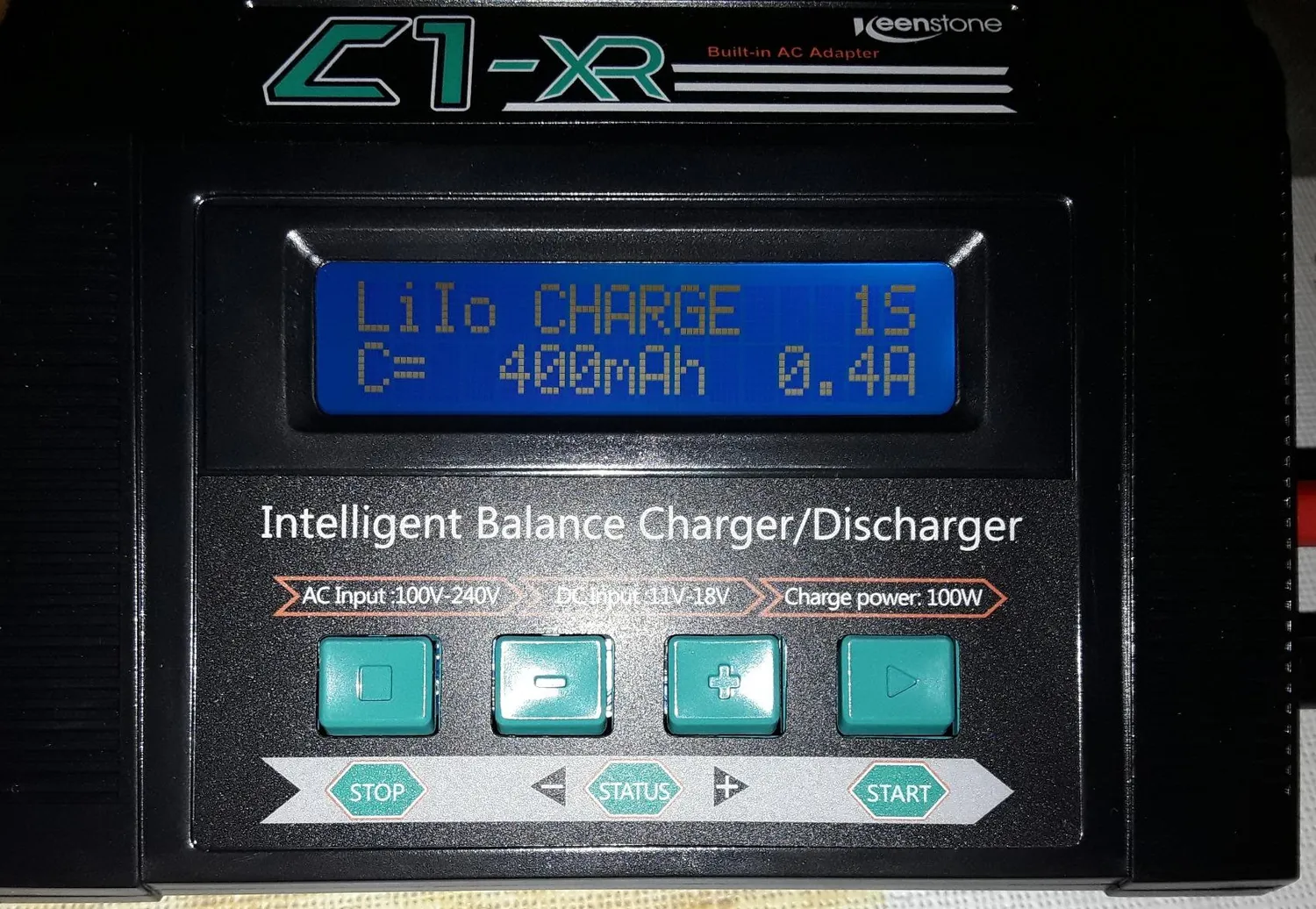 Keenstone chargeur LiPo 100 W 10 A avec déchargeur et connecteurs