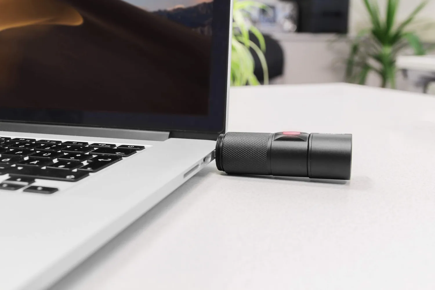 ANSMANN Future T350FR lampe torche rechargeable 1 pièce USB-A