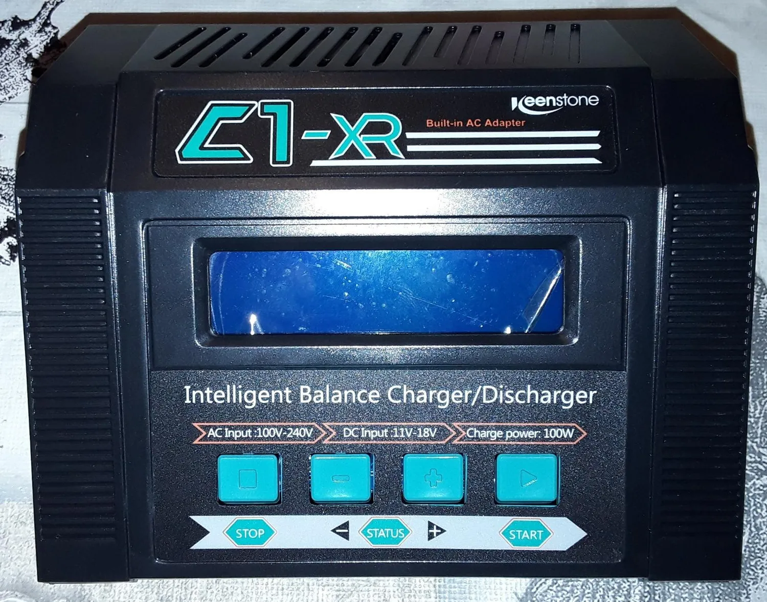 Keenstone chargeur LiPo 100 W 10 A avec déchargeur et connecteurs