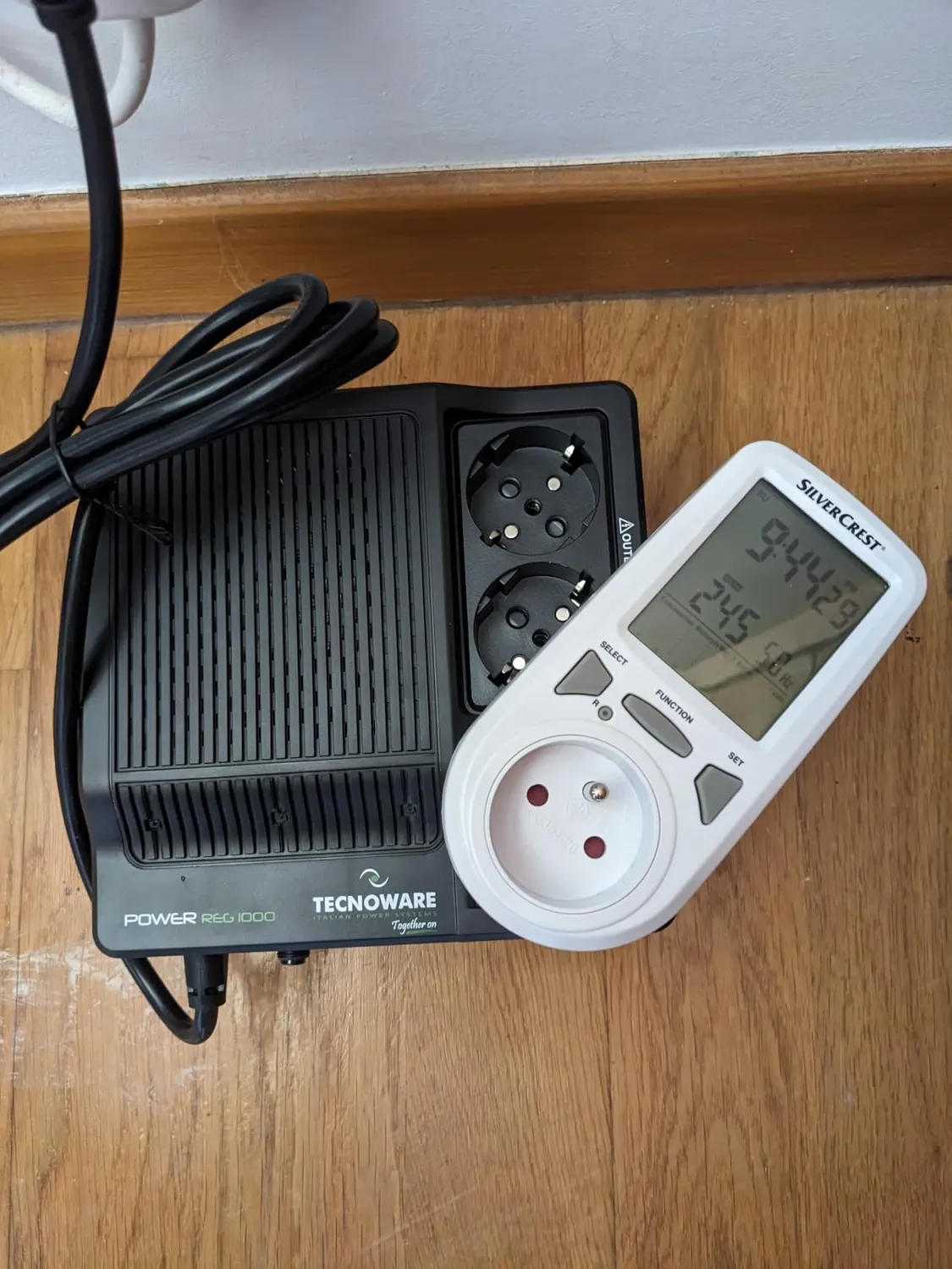 Tecnoware PowerReg 1000VA stabilisateur tension 3 prises