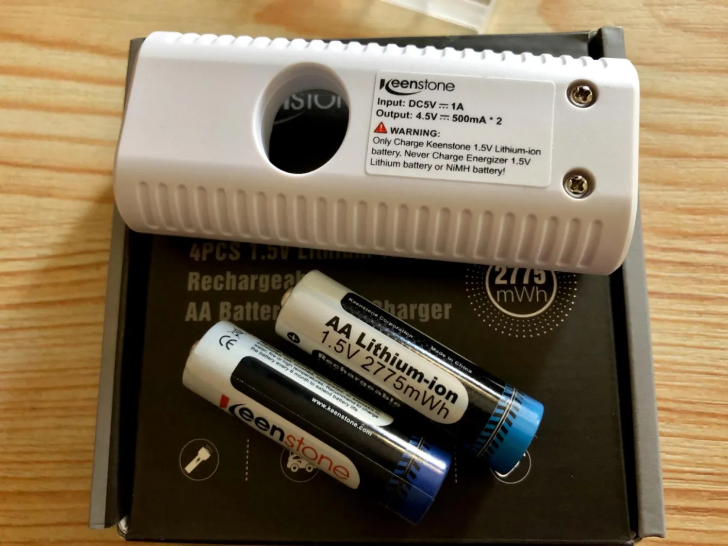 Keenstone LR6 AA lithium rechargeable 1,5 V, 4 piles et chargeur