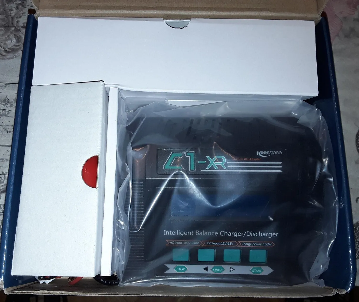 Keenstone chargeur LiPo 100 W 10 A avec déchargeur et connecteurs