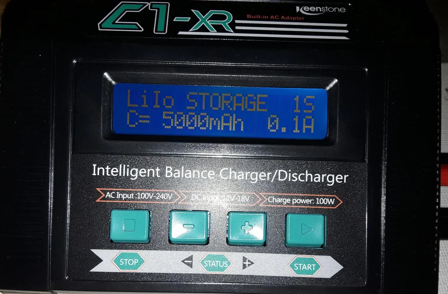 Keenstone chargeur LiPo 100 W 10 A avec déchargeur et connecteurs
