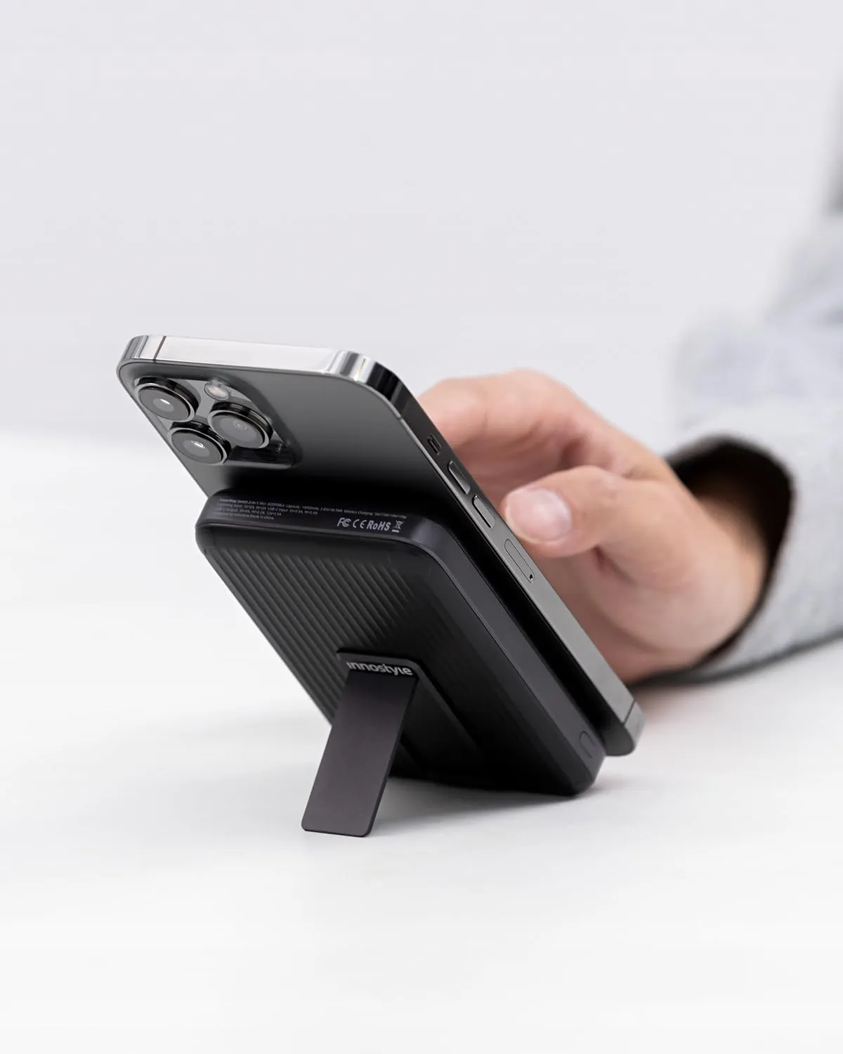 Innostyle PowerSwitch Fast Induction Powerbank for MagSafe 10000 avec support
