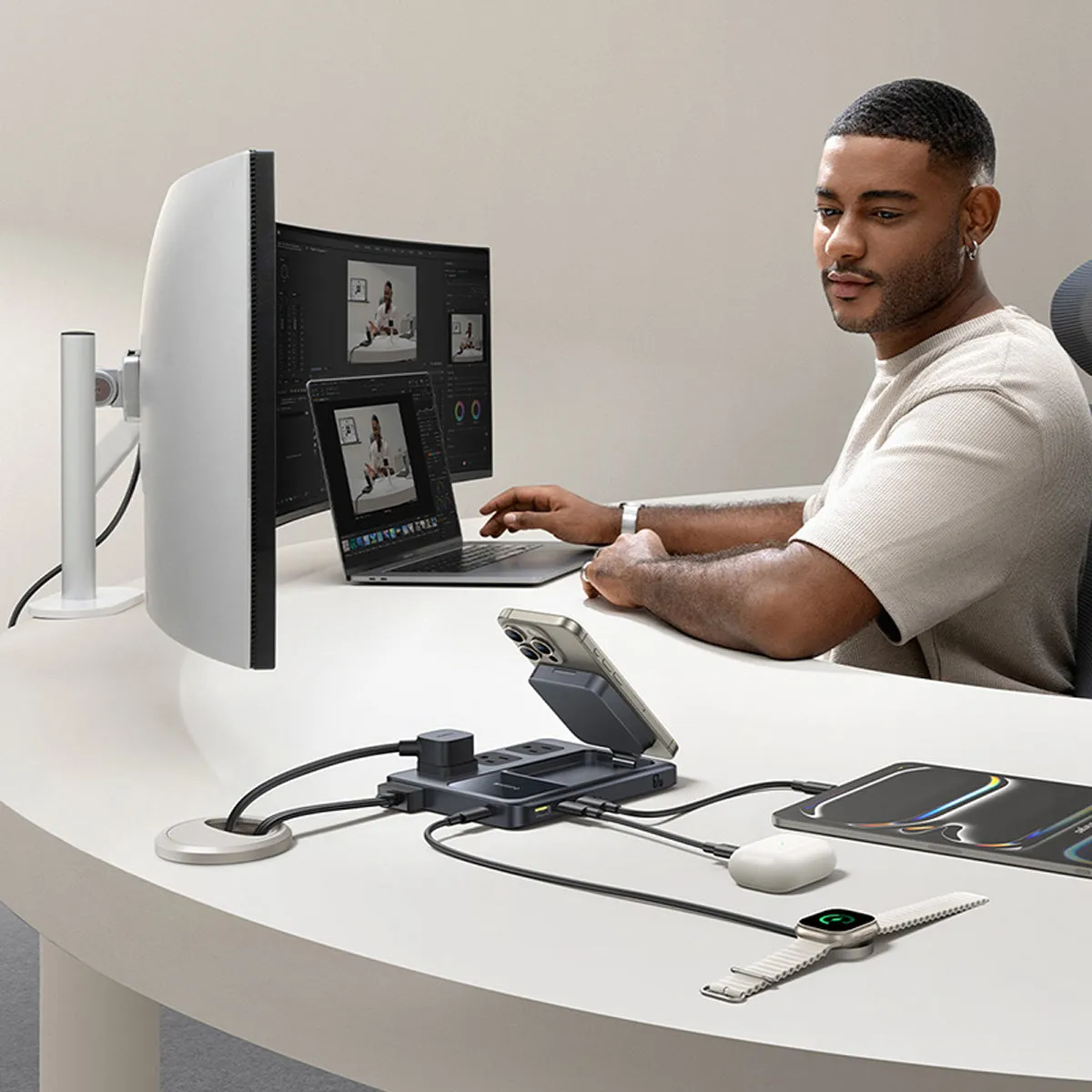 Baseus Nomos 8-en-1 Station de charge Qi2 67W sans fil