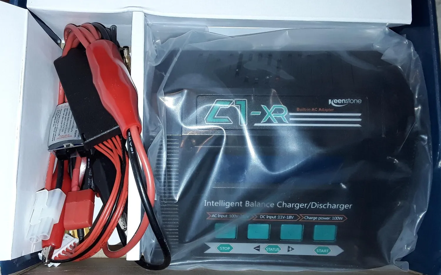 Keenstone chargeur LiPo 100 W 10 A avec déchargeur et connecteurs